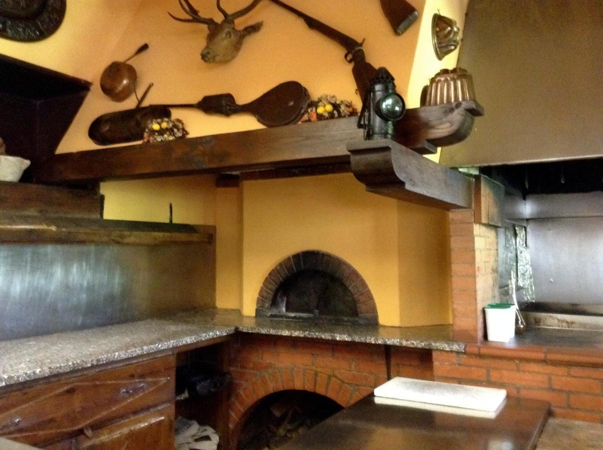 Albergo Ristorante Da Carlino Castelnuovo di Garfagnana Exterior foto