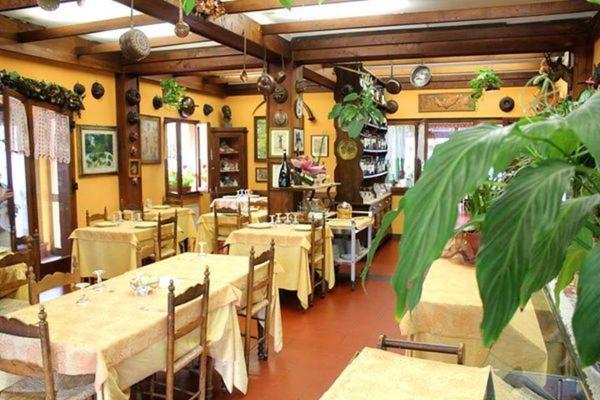Albergo Ristorante Da Carlino Castelnuovo di Garfagnana Exterior foto